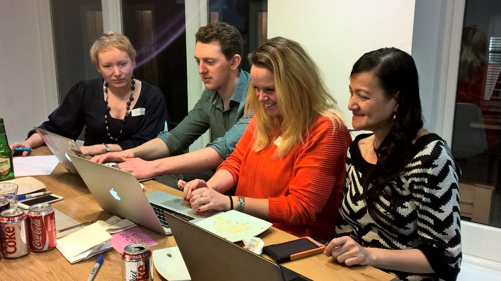 coderinheels's tweet image. I&apos;m at @Thoughtworks London helping out with their Social Media Clinic.  It&apos;s going great!  #clsms #TWLondon