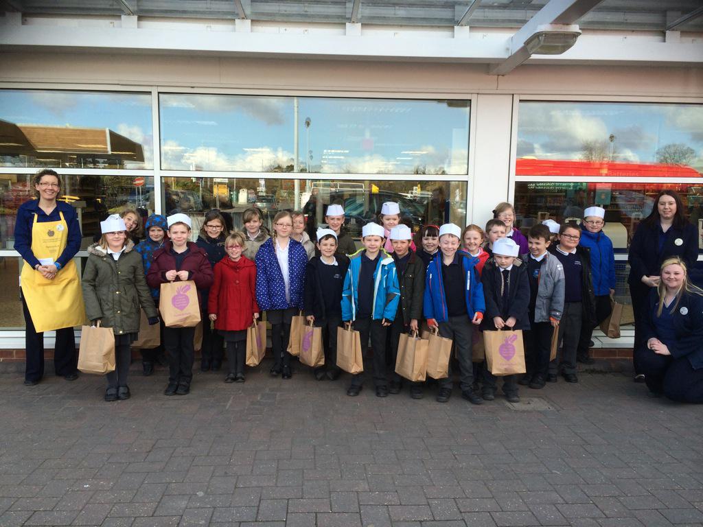 Another 60 children on 2 great farm 2 fork trails 2day @tesco_2941🍎🍉🍍 <a href="/elmer_craig/">Craig Elmer</a>