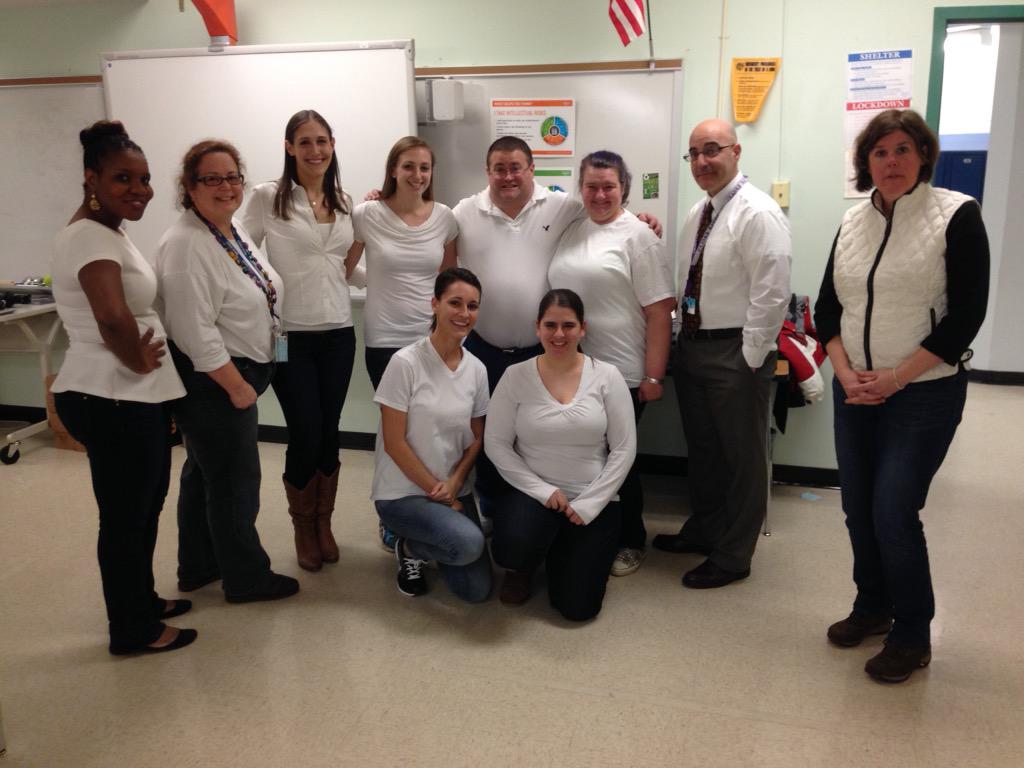 ArgyleMagnetMid's tweet photo. Do you have Argyle pride? Ms.B @ArgyleArt Ms.Champagne Mr.Venable Ms.Khan do! @RWDodd http://t.co/p4im7E3So9 http://t.co/ODlIq2Fcd4