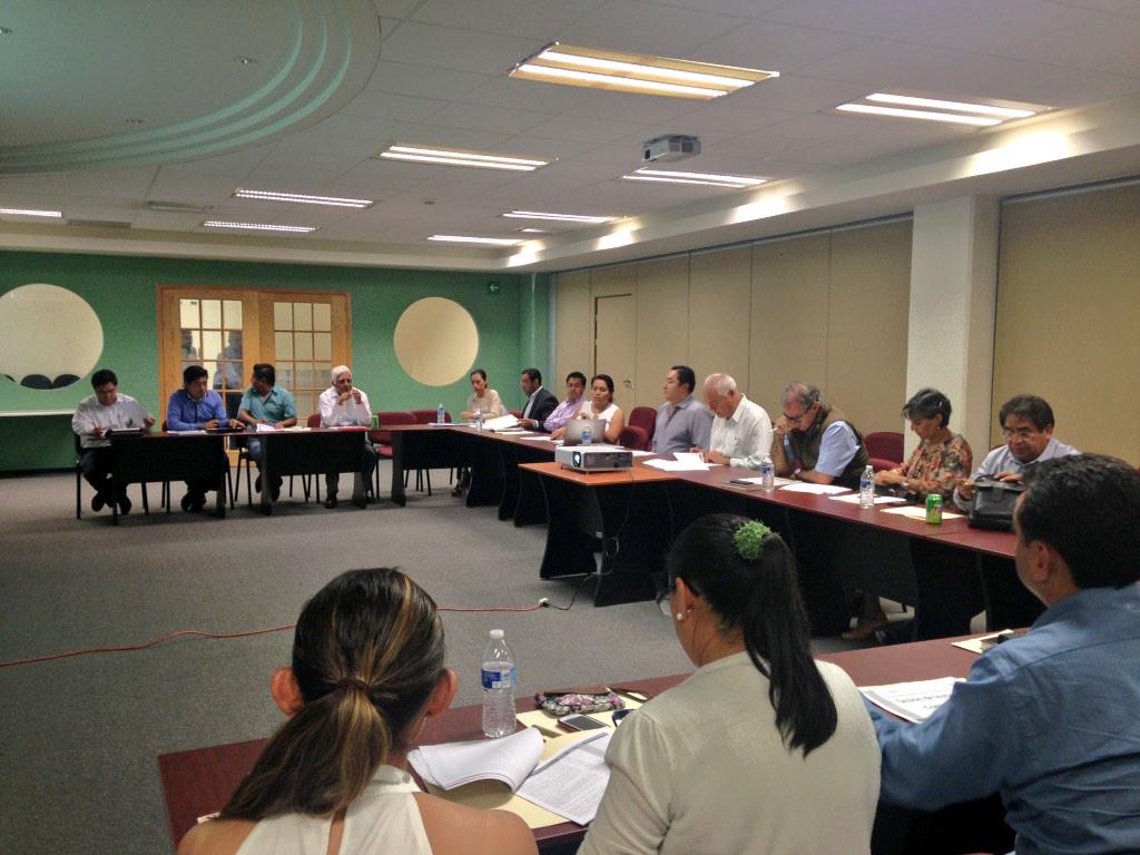 PlanecionGobOax's tweet photo. @enriquearnaud pdte Comité Téc #FONMET exhorta a ejecutoras a concluir en tiempo y forma obras autorizadas. #Oaxaca http://t.co/raQQgj0Wri