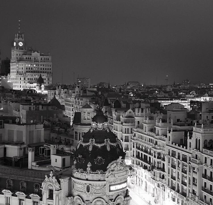 ChuleriaMadrid's tweet photo. El mágico anochecer de Madrid. 🌙 http://t.co/zhQcSLBgQ0