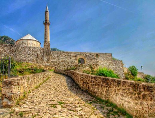 hiljaduzato's tweet photo. #Travnik castle. City that was capital of Bosnia and city of vezirs from 1686. till 1850. @TravelBosnia @OvoJeBiH http://t.co/CXKK7ZvaSn
