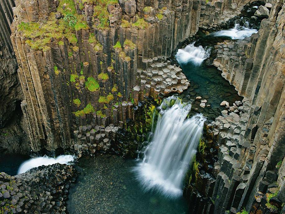 Wild_Outdoors's tweet photo. Iceland is a fantasy world http://t.co/ieDXEq4e5F