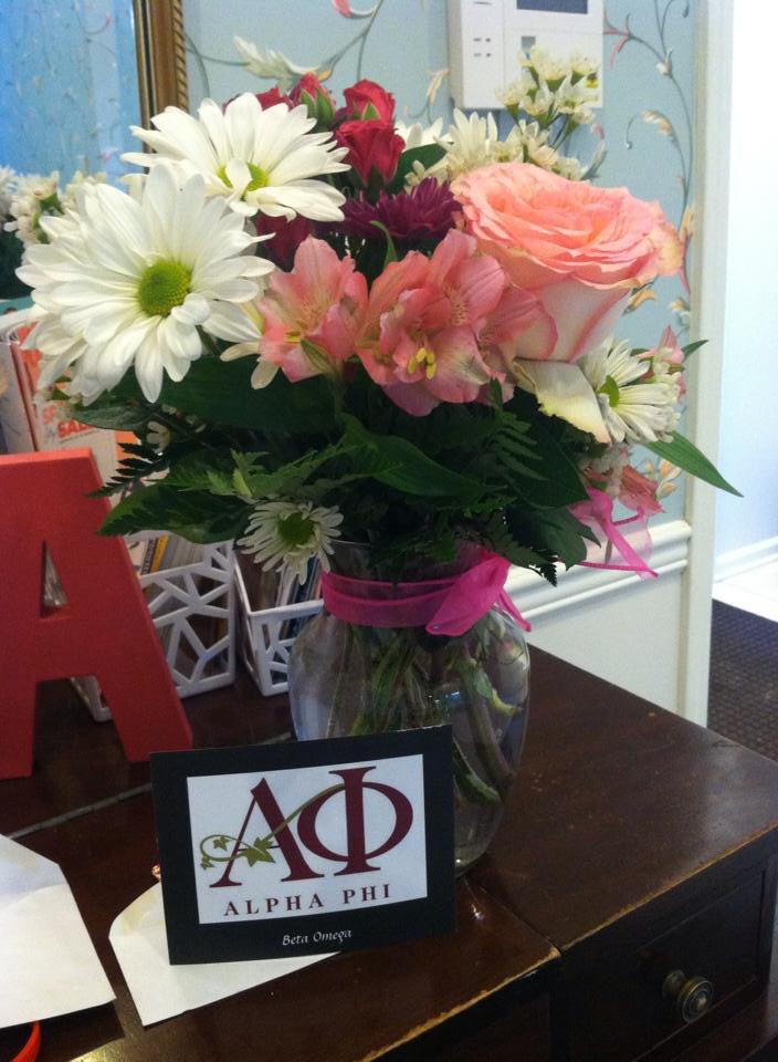 KSU_DeltaZeta's tweet photo. Thank you so much @AlphaPhi_KSU for the beautiful flowers!❤️❤️ http://t.co/FQNj7lCeUm