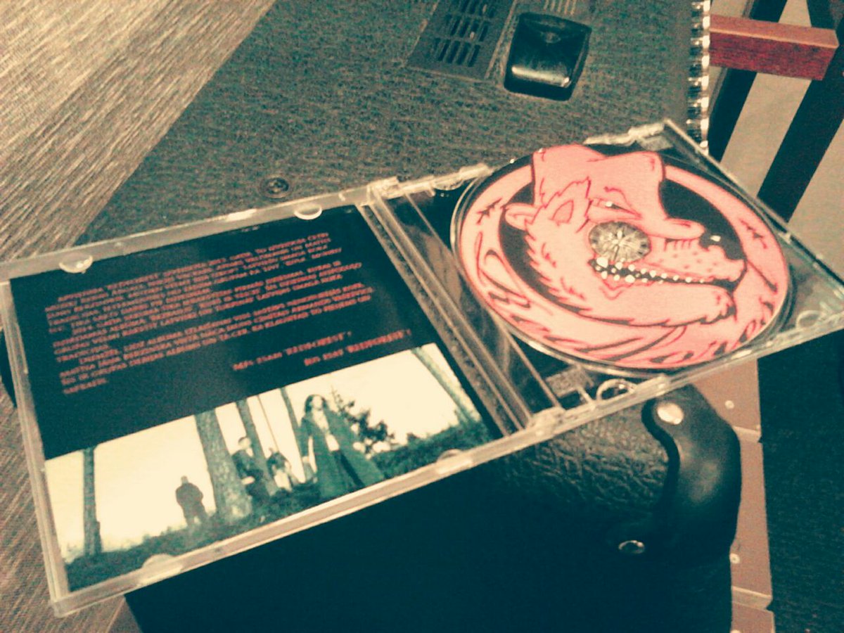 REDFOREST_'s tweet photo. YEEEEEAAAHHHH ! TE NU TIE IR !!! #REDNROLL #REDFOREST_ http://t.co/3heewnLq6x