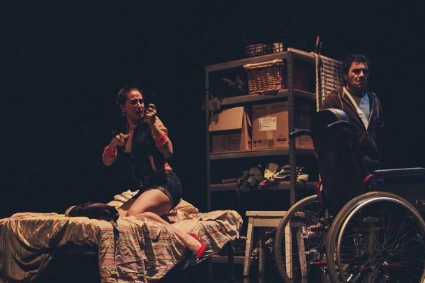 requetebea's tweet photo. Vago, una obra, una pieza y un montón de recuerdos. Nos vemos en Alicante!! #teatro #lovemyjob http://t.co/z7eYm3D8Z1