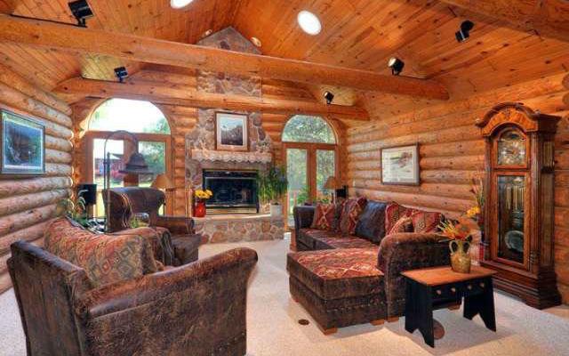 WhitetailPropTV's tweet photo. Retweet if u think @JJWatt should hunt w/ us &amp; get a big buck 4 his new cabin. http://t.co/gk0GTEBVry #99NeedsTines http://t.co/kIJwx1sSpq