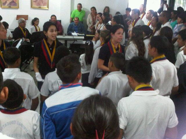 #ProgramaEE <a href="/NclSanantonio/">Nucleo San Antonio</a> #ElSistemaCumple40 <a href="/MayorcaAJ/">Antonio Mayorca</a> <a href="/elsistema/">El Sistema</a> <a href="/MendezLeo06/">Leonardo Méndez</a> #Comunidad