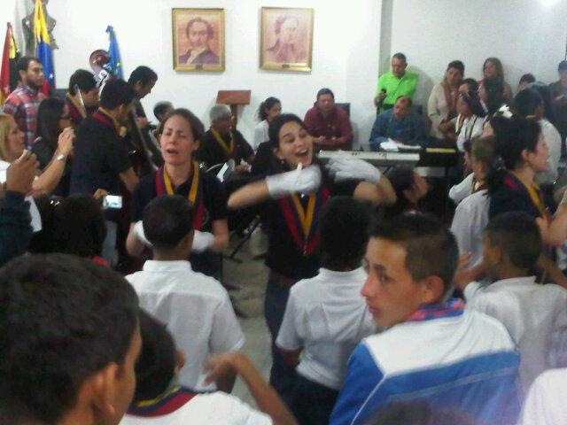 #ProgramaEE <a href="/NclSanantonio/">Nucleo San Antonio</a> #ElSistemaCumple40 <a href="/MayorcaAJ/">Antonio Mayorca</a> <a href="/elsistema/">El Sistema</a> <a href="/MendezLeo06/">Leonardo Méndez</a> #Entrega