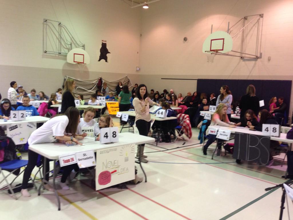 StMichaelCS's tweet image. 24 teams, 12 schools answering questions related to 8 books. Battle of the books @RCSD_No81