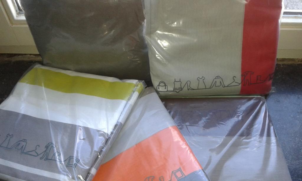 For rent: Beddengoed is binnen!  Happy met de vrolijke kleuren. #springisintheair #Ardennen