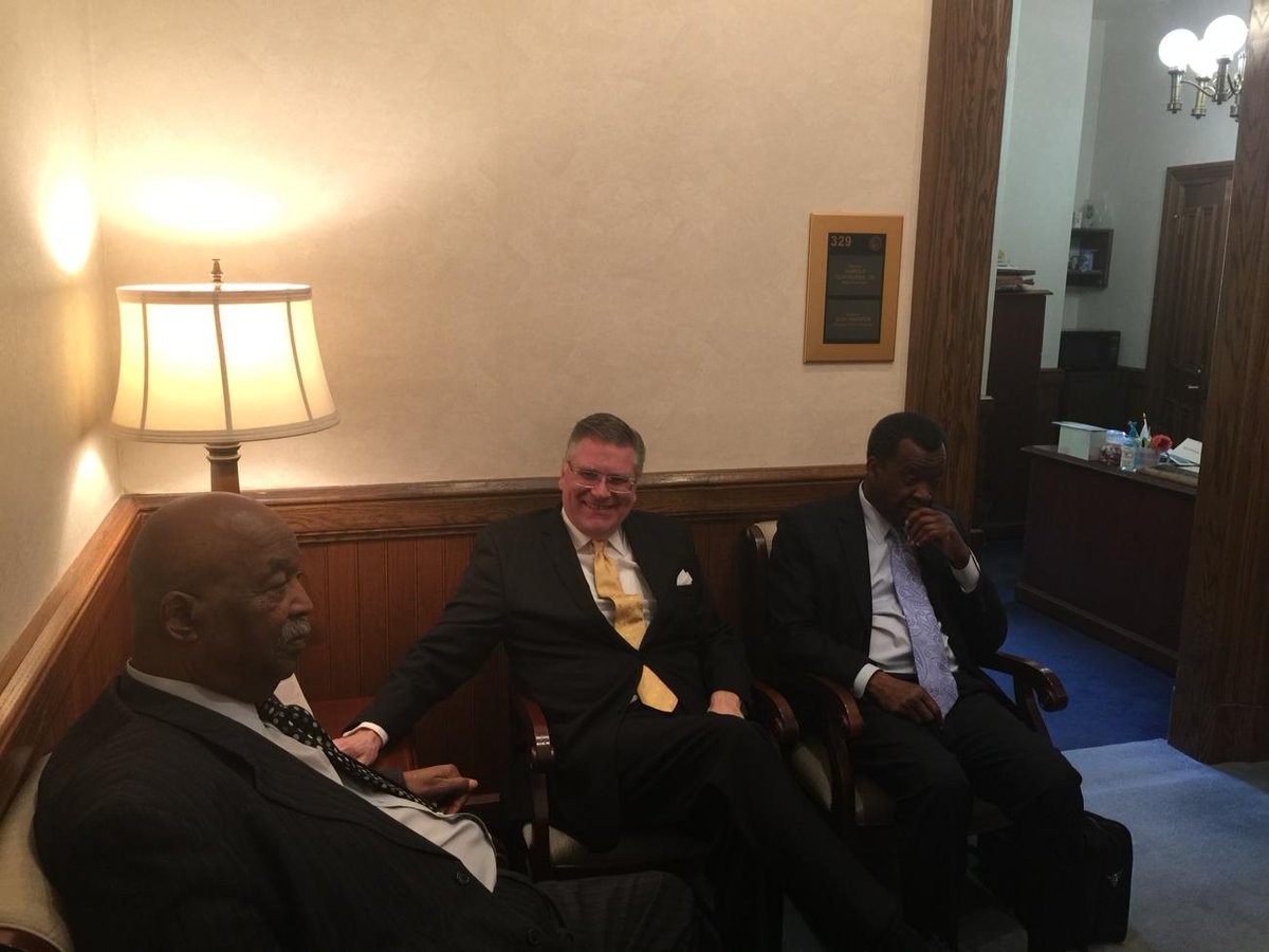 Busy day for <a href="/ElectWillie/">Willie Wilson</a> in Springfield as he weighs who to endorse #Runoff #RahmvChuy