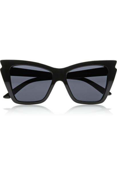 It's sunglasses shopping season, guys. into.gl/shapely_sunnies
