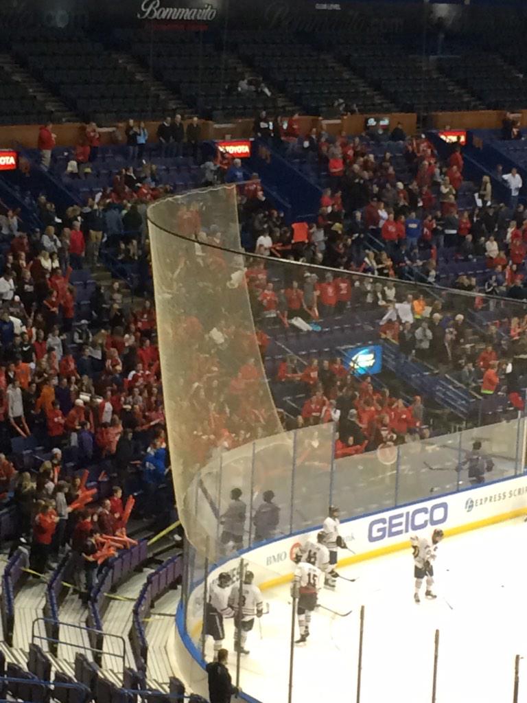 TimCrutchley's tweet photo. Fox spirit!!! This place is packed with Fox fans!!!! @FoxHockeyFans http://t.co/tvo79FMmr2