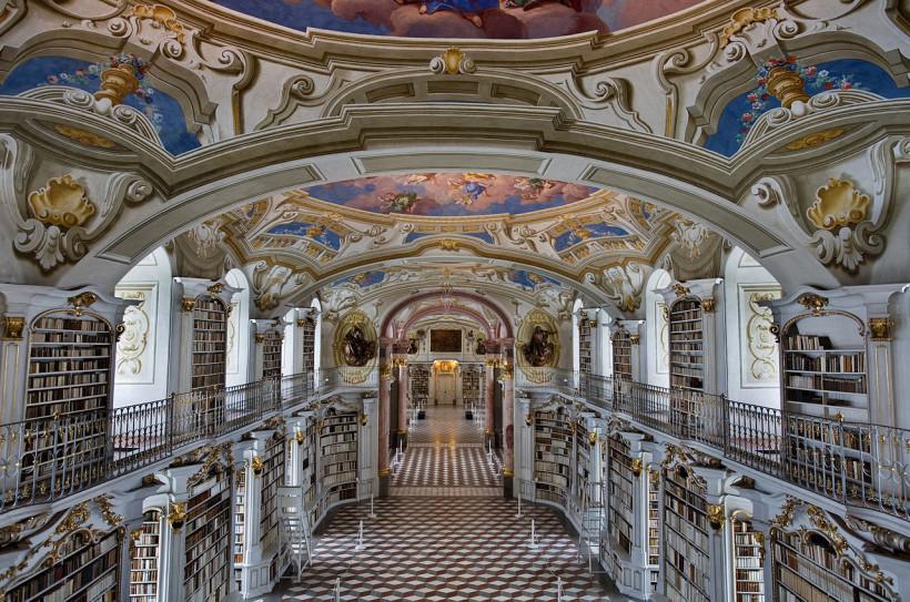 valeriebellamy's tweet photo. 5 beautiful libraries that bibliophiles need on their bucket list: http://t.co/9AVbe5gp6B http://t.co/L5phLTxvgc