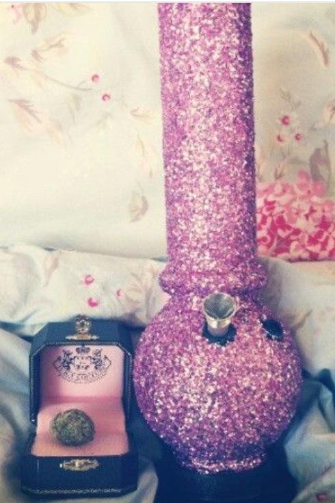 bipolarbitchess's tweet image. dream bong🙆💋