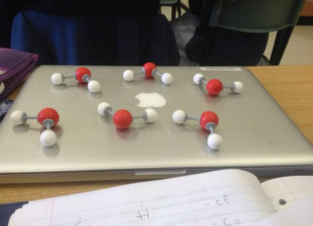 ChemistryJokes's tweet photo. Oh no I spilled water all over my laptop 😭😭😭 http://t.co/B8iexMvxpJ