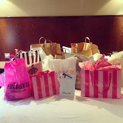 remisavage_'s tweet image. Birthday shopping for @DylanWilde w/ brook 😂❤️ we went a little over board oops lmfao