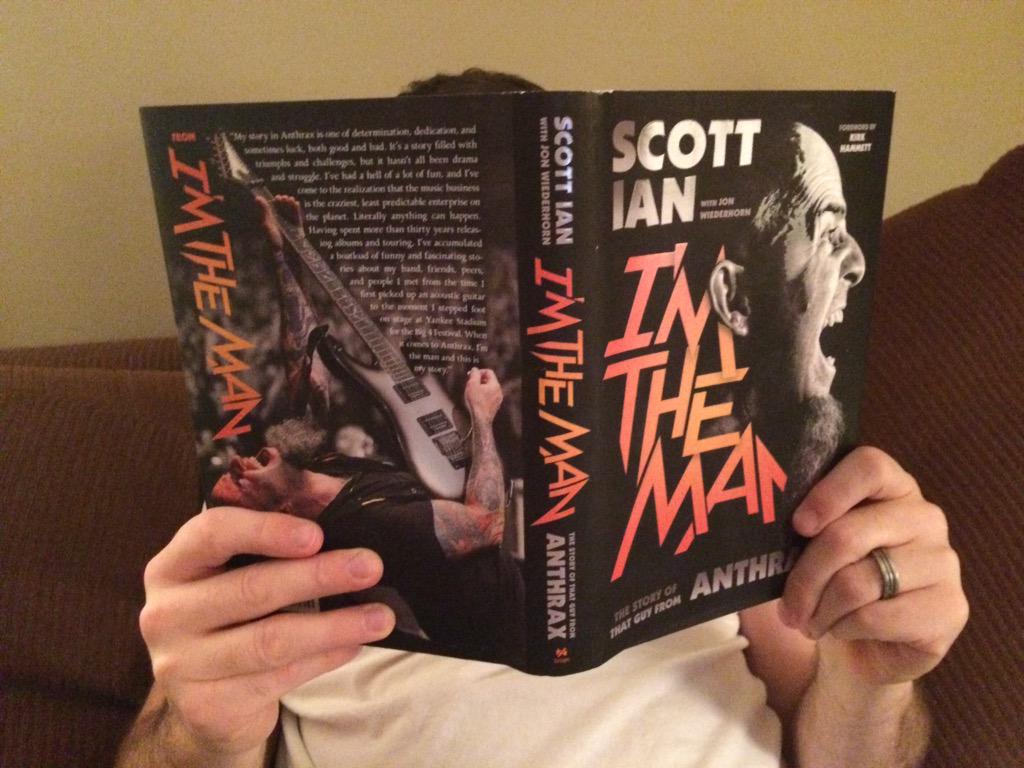niknit76's tweet photo. Great book @Scott_Ian!!! #buythebookspreadthedisease #readyfornewalbum http://t.co/cZE3RLAq37