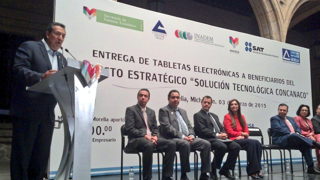 SEFECO_M's tweet photo. En una Suma de Voluntades de @INADEM_SE @MpioMorelia y @CANACO_MORELIA se entregaron 350 tabletas a MiPyMes del Mpio. http://t.co/GKBMS8Kmbk