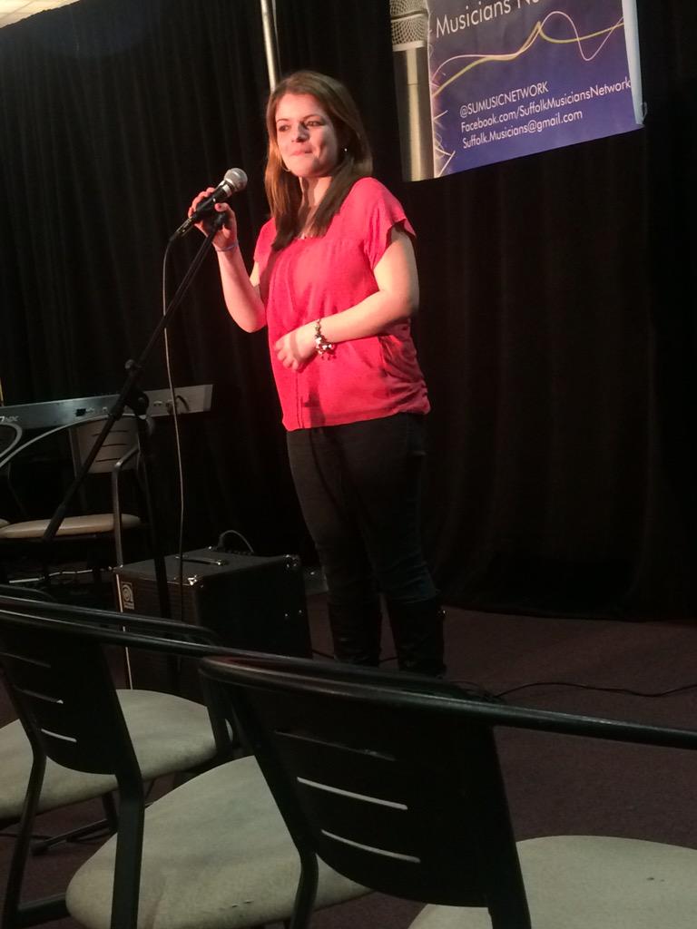 InstaRamSU's tweet photo. Felicia bringing us some Wicked! #imnotthatgirl #dontcry #SUOpenMic @SUmusicnetwork http://t.co/90pVKRrh2J