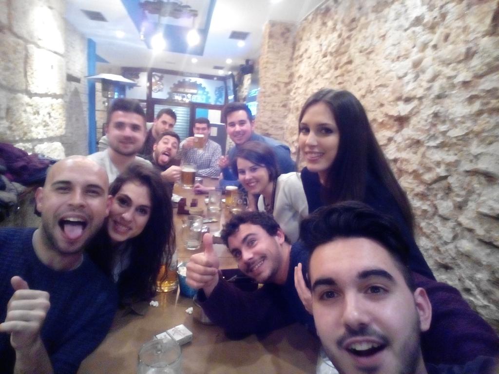 rociosanchez_5's tweet photo. Que si es el cumple de @amancio935 pues se sale y punto!!! http://t.co/XLjyLcyO8l