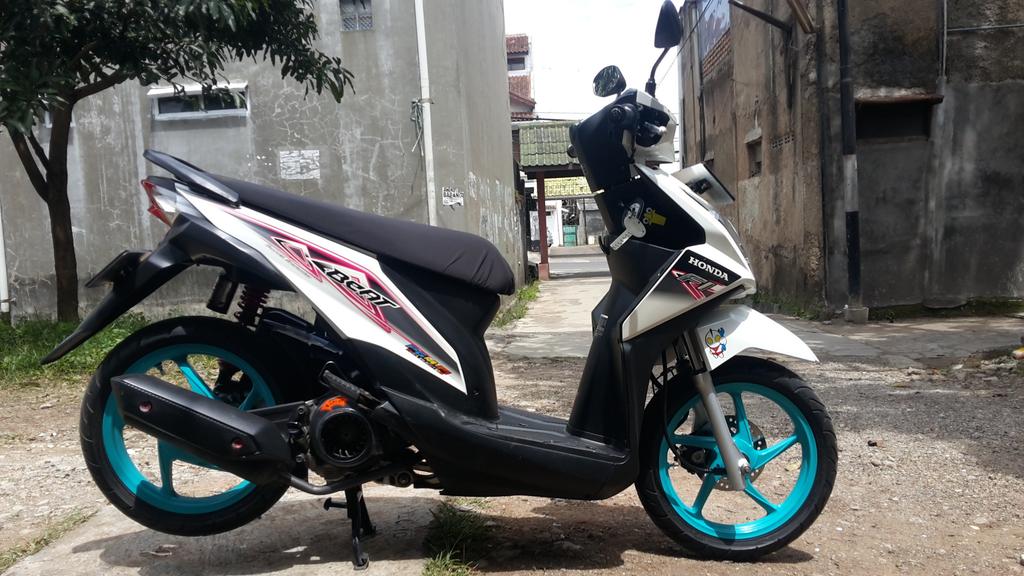 Disalonin terus si ibitnyaa <a href="/rezaaiqbalm/">Reza Iqbal Maulana</a>