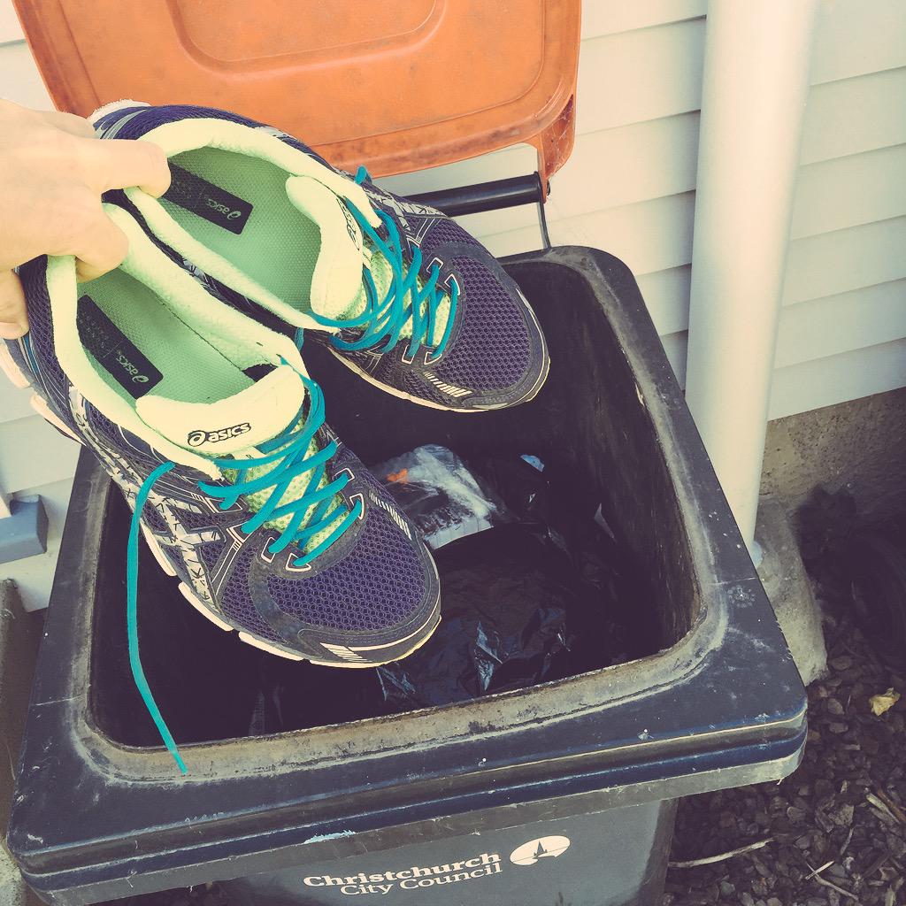 tomelsten's tweet photo. Goodbye dear shoes, you have served me well! #running #NewZealand #timetogohome http://t.co/cPXJpFJsOf