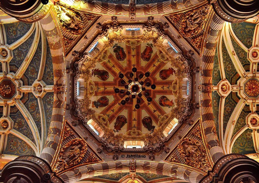 Interior Cúpula #LagosPuebloMagico #LindoLagosDeMoreno <a href="/QueBuenaFoto/">Tu mejor fotografía.</a> <a href="/fotomex/">Fotografía México</a> <a href="/EnLagosdeMoreno/">Lagos de Moreno</a> <a href="/NikonMexico/">#NikonMéxico</a>