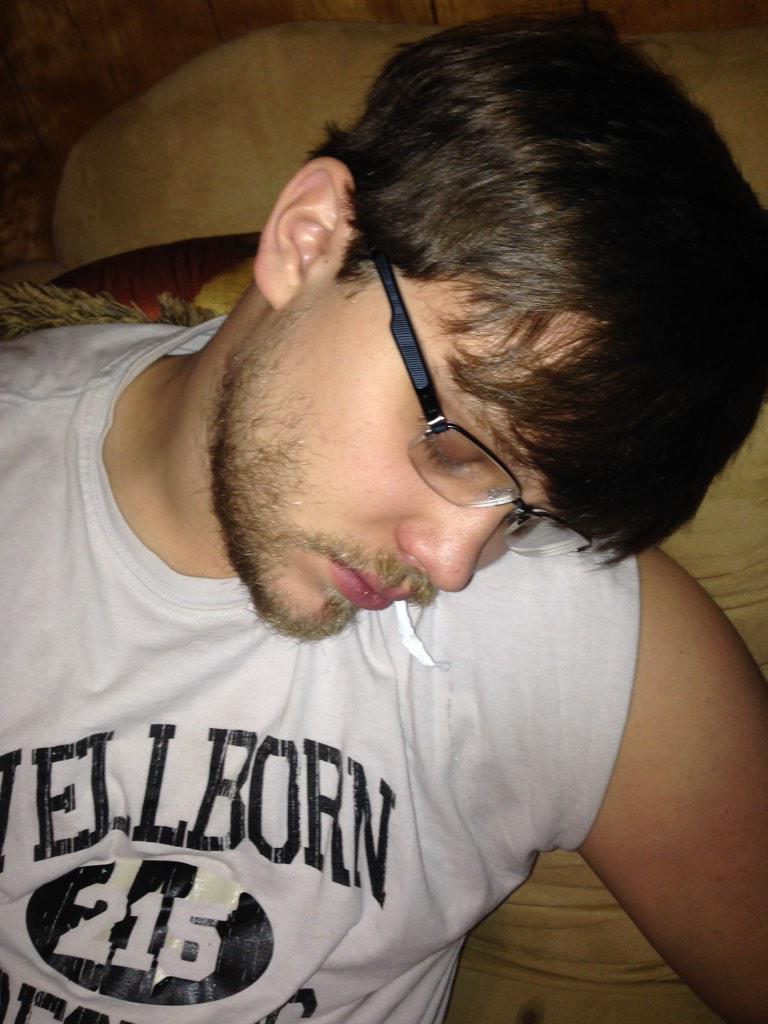 HannahRTaylor21's tweet photo. Yall..@PLindsey21 can fall asleep any way. I checked.. He has a pulse http://t.co/4pXHNtZ1Pi