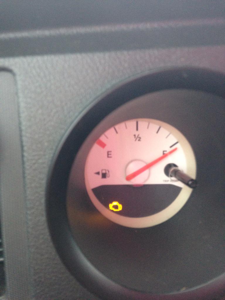 Kenseye7's tweet photo. This is a good feelin... The check engine light, not so much!! #serviceenginesoon #dingding #atleastigotgas http://t.co/6Fc9wtpuFc