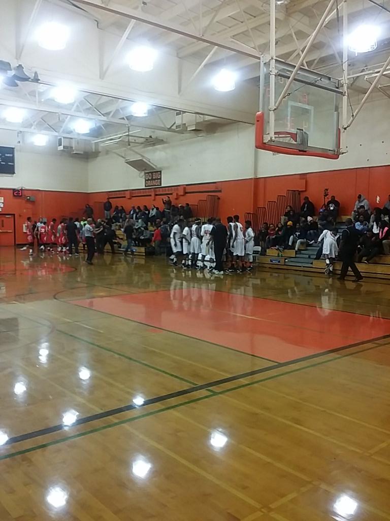 RealCoachCarter's tweet photo. At my Alma Mater #McClymondsHs checking out OAL Basketball featuring @MikemikeWalker #MoneyTeam @mackhouse86 @CometD1 http://t.co/6TLfeDooba