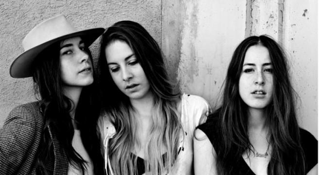 M83 dan Haim Kolaborasi dalam Lagu ‘Holes In The Sky’ ow.ly/JU1na