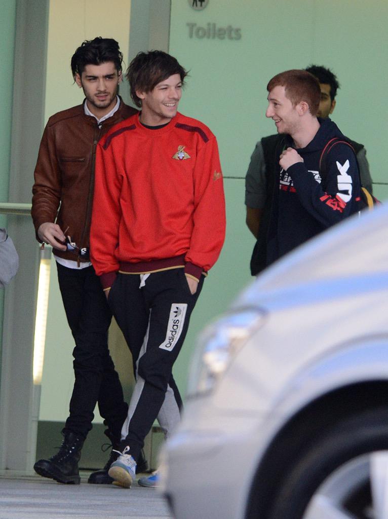 تويتر Kiri 海外lover على تويتر 私服fashion 3 3 ルイ トムリンソン ゼイン マリク In ロンドン ヒースロー空港に到着したところをキャッチ Louistomlinson Zaynmalik Ootd Http T Co Ufzl5sptii
