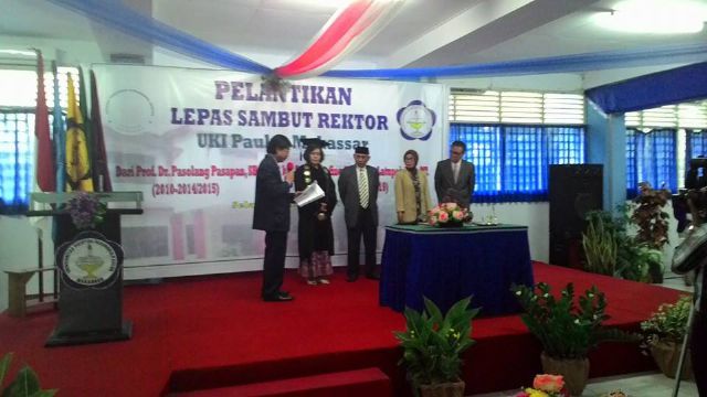 Serah Terima Jabatan Rektor, Prof. Dr. Pasolang Pasapan, S.H., M.H. kpd Dr. Ir. Josefine Ernestine Latupeirissa, M.T.