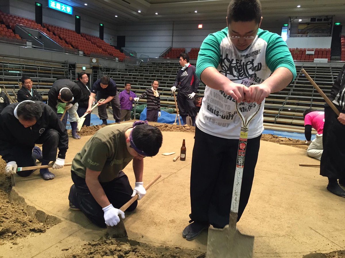 土俵築は呼出さんのお仕事 日本相撲協会公式の連ツイによる春場所の土俵作りまとめ Togetter