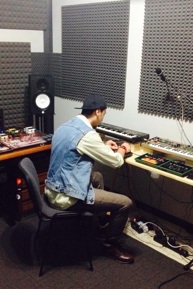 MINUXISX's tweet photo. Studio Session , at home @angelomele80 http://t.co/u1GoDRUTTg