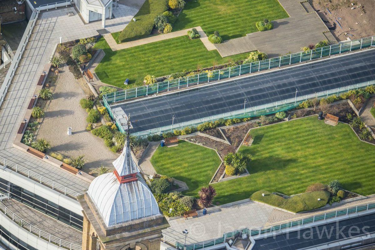 jasonhawkesphot's tweet photo. #London #roofgardens with a view. #CannonStreetStation, #OneBishopsSquare,@CorinthiaLondon, #RopemakerPlace http://t.co/FySWrlAMpB