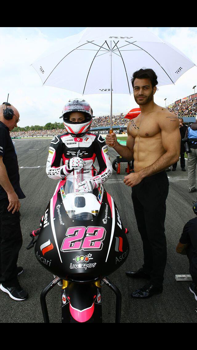 Ana Carrasco на Твитеру: "@eugenelaverty it would be nice! Im sure you can find some to repeat this again! haha😂😊 @MotoGP" / Твитер