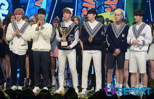 B_P8VHmW0AEwT1J.jpg:large