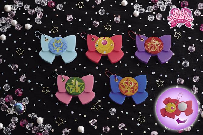 『美少女戦士セーラームーン　ボールチェーン付スライドミラー』がクレーンゲーム用景品に新登場！
 5戦士のリボンをモチーフにした、可愛いスライドミラーが登場です♪