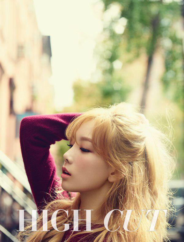 kidsone_ss's tweet photo. Taeyeon x high cut maybe? http://t.co/yVWEaJoR5A