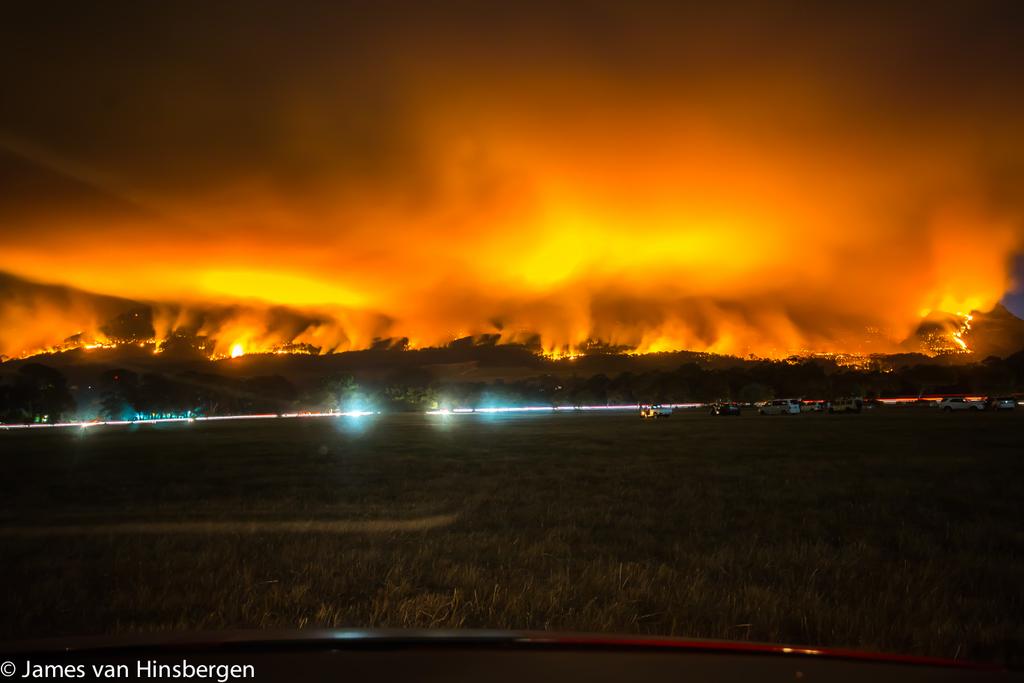 JamesVH_64's tweet photo. Tokai last night, to give everyone some idea of the magnitude of it... #CapeTownFire #CapeFire #tokaiforest #Tokai http://t.co/WBBZ48ABeQ