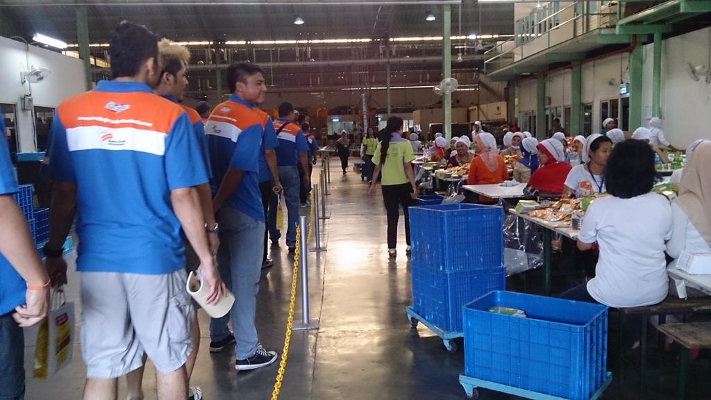 nblindonesia's tweet photo. Factory visit @pelitajayabball ke bagian pengemasan sekunder produk @Sidomuncul_Corp @Tolak_Angin #NBLFun http://t.co/zis3xSXVxh