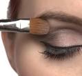 BeautyMostly's tweet photo. Put concealer on before eyeshadow, this will keep your eyeshadow vibrant &amp; last all day #eyes #makeup #beauty #toptip http://t.co/g9ySONsPEt