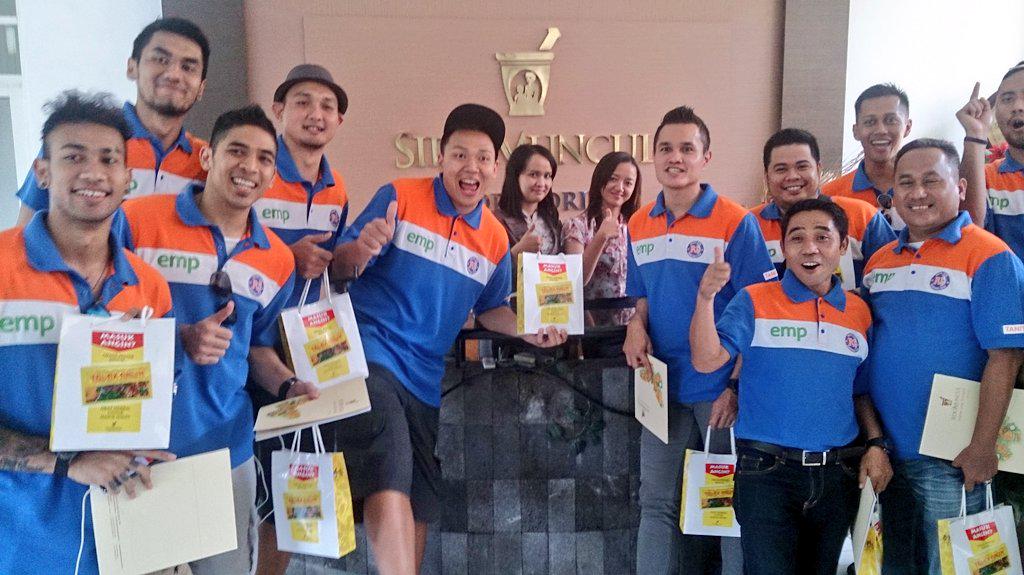 nblindonesia's tweet photo. Selesai sdh kunjungan @pelitajayabball ke pabrik @Sidomuncul_Corp @Tolak_Angin. Dukung terus basket Indonesia :) http://t.co/xVRT9WdYRB