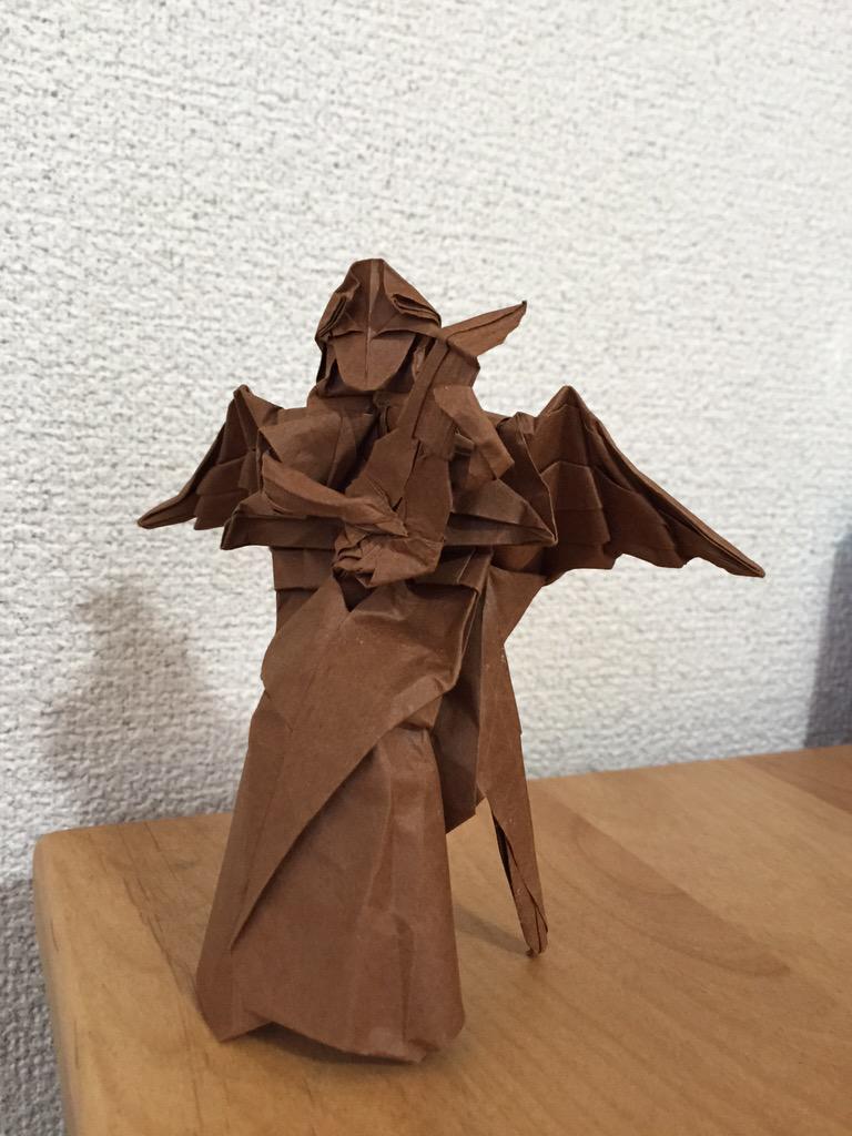 折り紙職人 A Twitteren Origami05 難しい イメージがあったので 試し折りのつもりで 色は気にしなかったのですが なんだか木彫りの彫刻のようになってしまいました 次に折るときは白い紙で折りたいですs