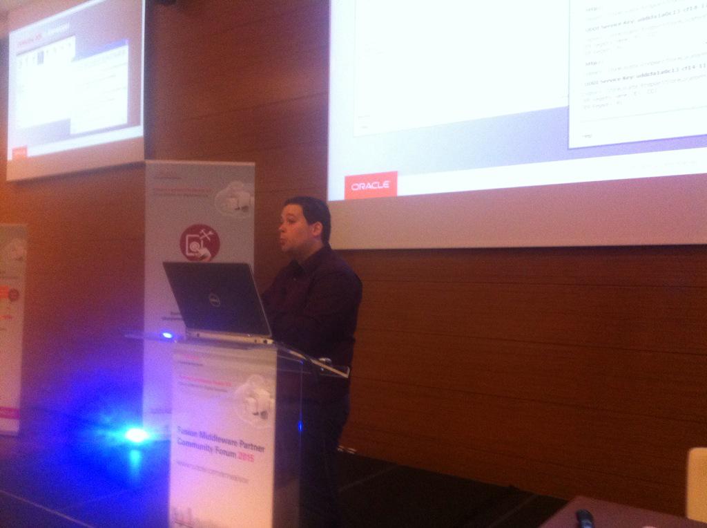soacommunity's tweet photo. #APIManager12 & #APICatalog12c demo time by @robertvanmolken and @Yogesh_Sontakke at #ofmForum #SOASuite12c http://t.co/C9zxyYBHUa