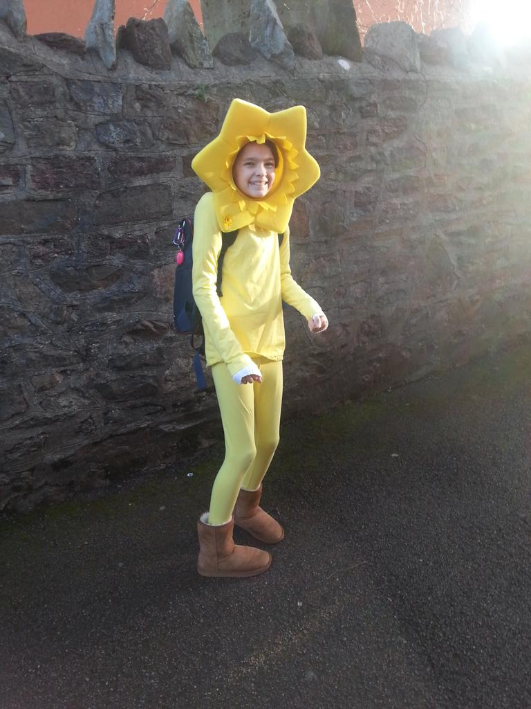 hallsofllandaff's tweet image. I knew I shouldn't have left the plant food next to the orange juice.#daffodil #SpringSing2015 @HowellsSchool