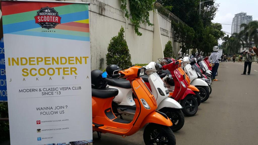IndscootJKT's tweet photo. Vespa only parking at @Januarditya wedding party ! Wishing you a lifetime of happiness ! http://t.co/Vz8YEZzPAu